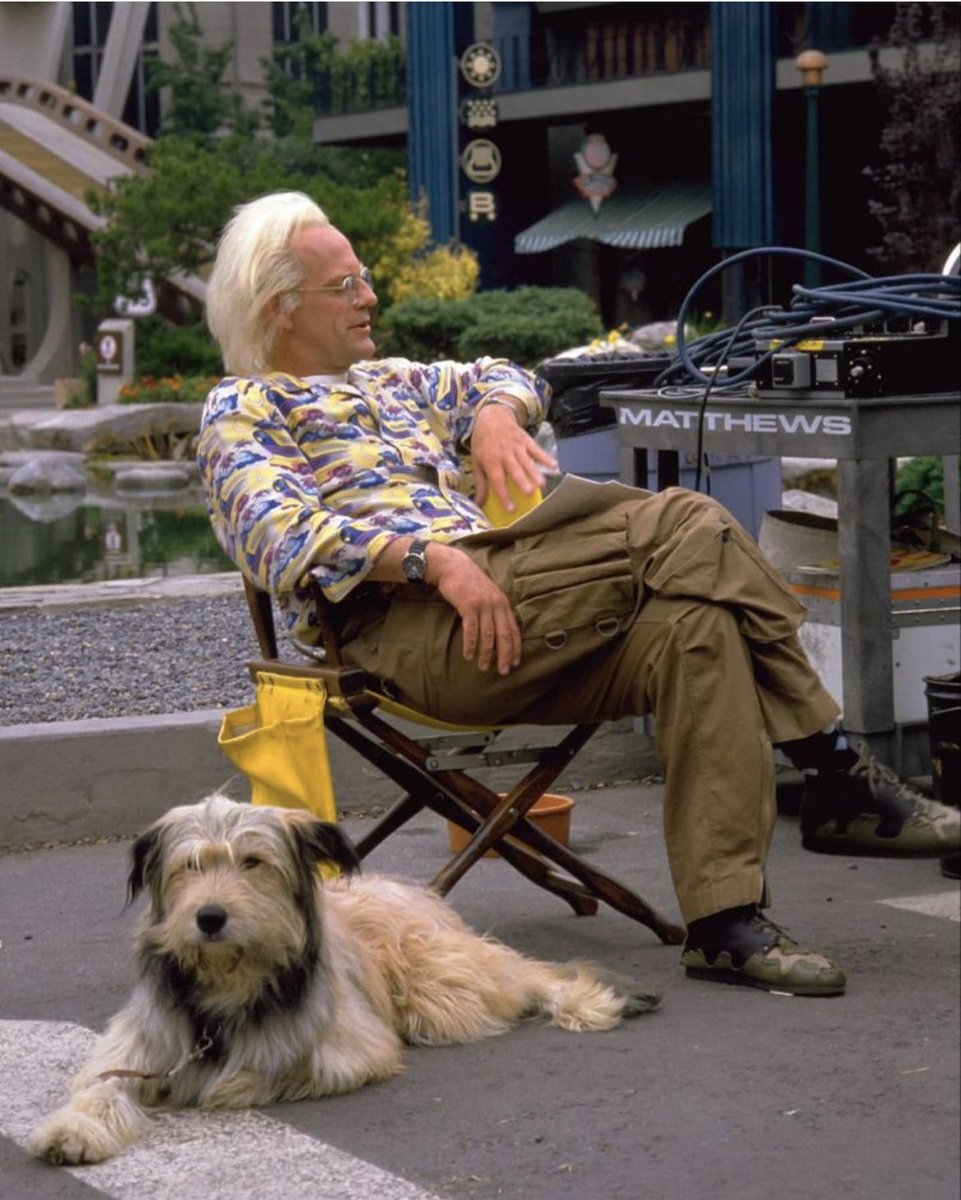 DocBrownLloyd's tweet photo. Happy Sunday! Relax today. https://t.co/8UuxrUhNAG
