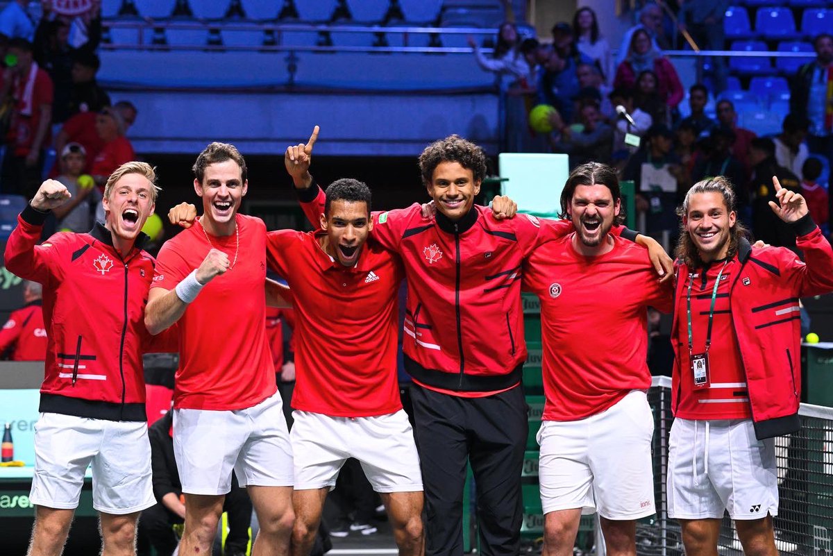 BenLewisMPC's tweet photo. 🚨HISTORY FOR CANADA🚨

Felix Auger-Aliassime beats Alex de Minaur 6-3, 6-4 and Canada tops Australia 2-0 to win its first #DavisCupFinals title in team history.

Canada has TWO international titles in 2022 - Davis Cup and ATP Cup.

This country is officially a tennis powerhouse. https://t.co/WEu5oOPBad