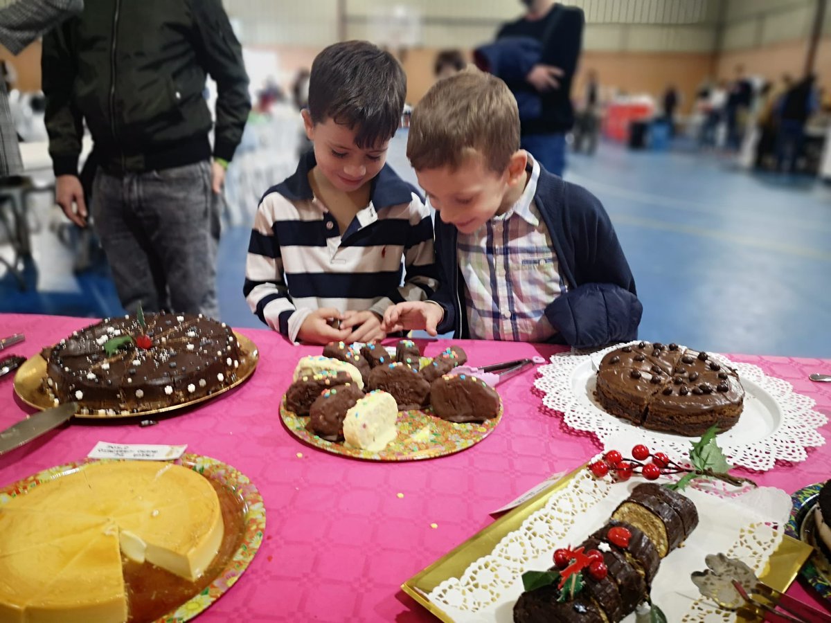 salesianotriana's tweet photo. Un año más, ¡gracias a todos!

Por vuestra generosidad y solidaridad, por ayudar en todo cua to ha sido necesario y por hacer que en este rato de convivencia nos sintamos CASA.

#potajesolidario #solidaridad #triana 

@boscoglobalongd @salesianossmx @salesianoses https://t.co/kFMcqIj25C