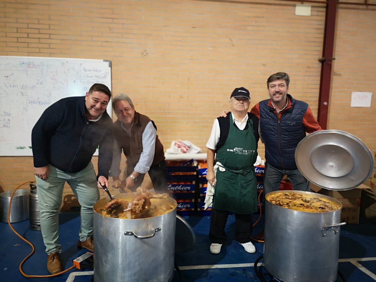salesianotriana's tweet photo. Un año más, ¡gracias a todos!

Por vuestra generosidad y solidaridad, por ayudar en todo cua to ha sido necesario y por hacer que en este rato de convivencia nos sintamos CASA.

#potajesolidario #solidaridad #triana 

@boscoglobalongd @salesianossmx @salesianoses https://t.co/kFMcqIj25C