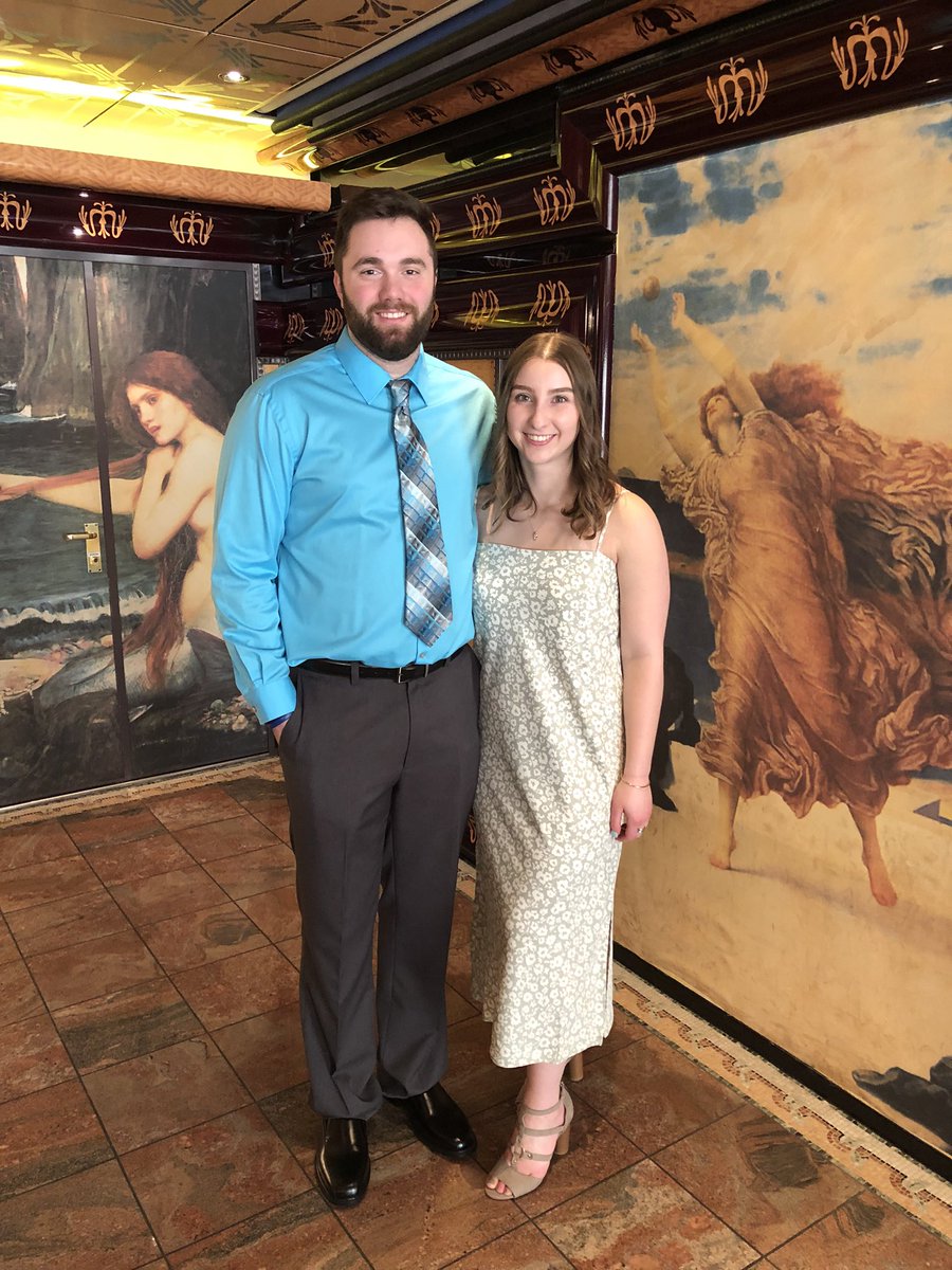 marissadiver's tweet photo. Happy 6 year anniversary! 🎉 I’m so excited for this to be the last long distance one 💙 Can’t wait to celebrate tonight! https://t.co/QPcgB37Kch