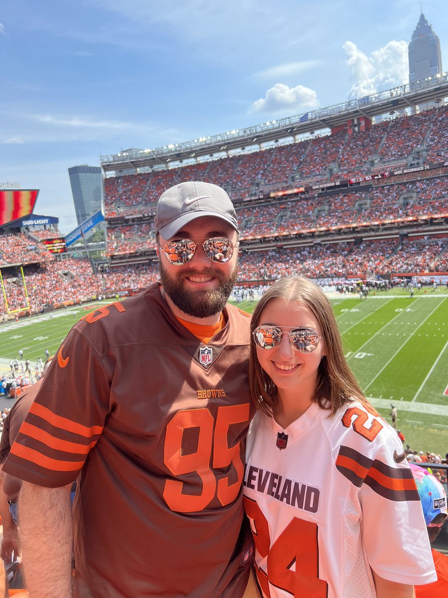 marissadiver's tweet photo. Happy 6 year anniversary! 🎉 I’m so excited for this to be the last long distance one 💙 Can’t wait to celebrate tonight! https://t.co/QPcgB37Kch