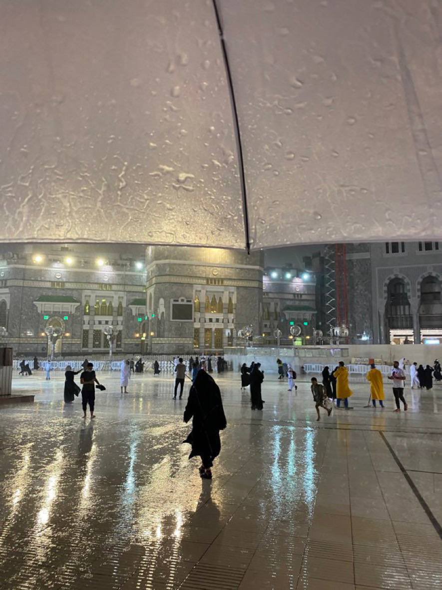 heeury's tweet image. يا الله فزعةٍ من يدينك تقهر الضيق وتغيظ البراح 
منها يحاكي المدى صدري .. وأنا في مسجدي