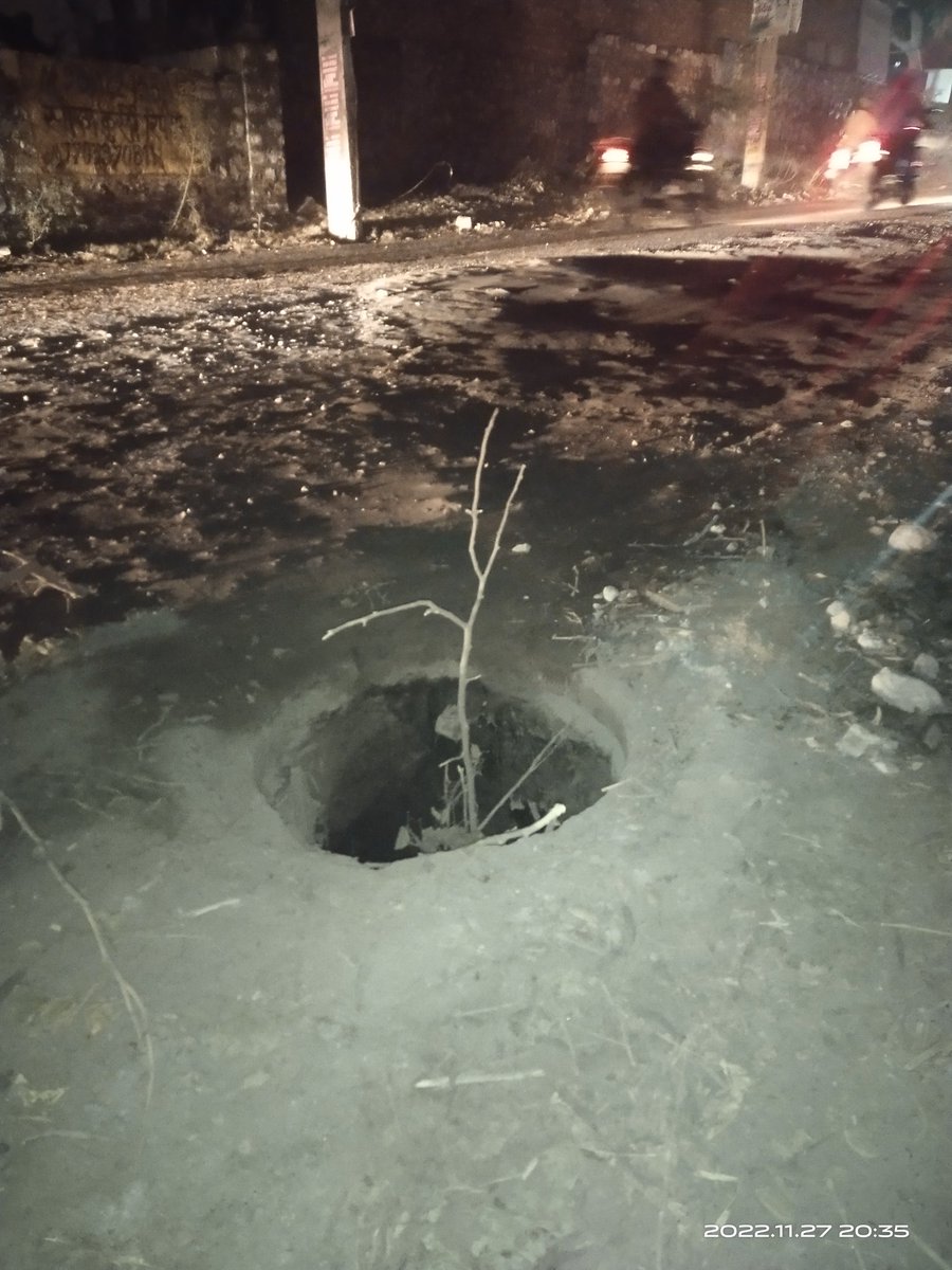 sunnykh74337652's tweet photo. Sir this open sewer manhole in between the mall road of Greenfield, colony faridabad is very dangerous. Many complaints already done but no action, strict order needed @mlkhattar @cmohry @DC_Faridabad @Dchautala @MCF_Faridabad @OfficialFMDA @FBDPolice @PMOIndia @MORTHIndia https://t.co/iOALi1sjLZ