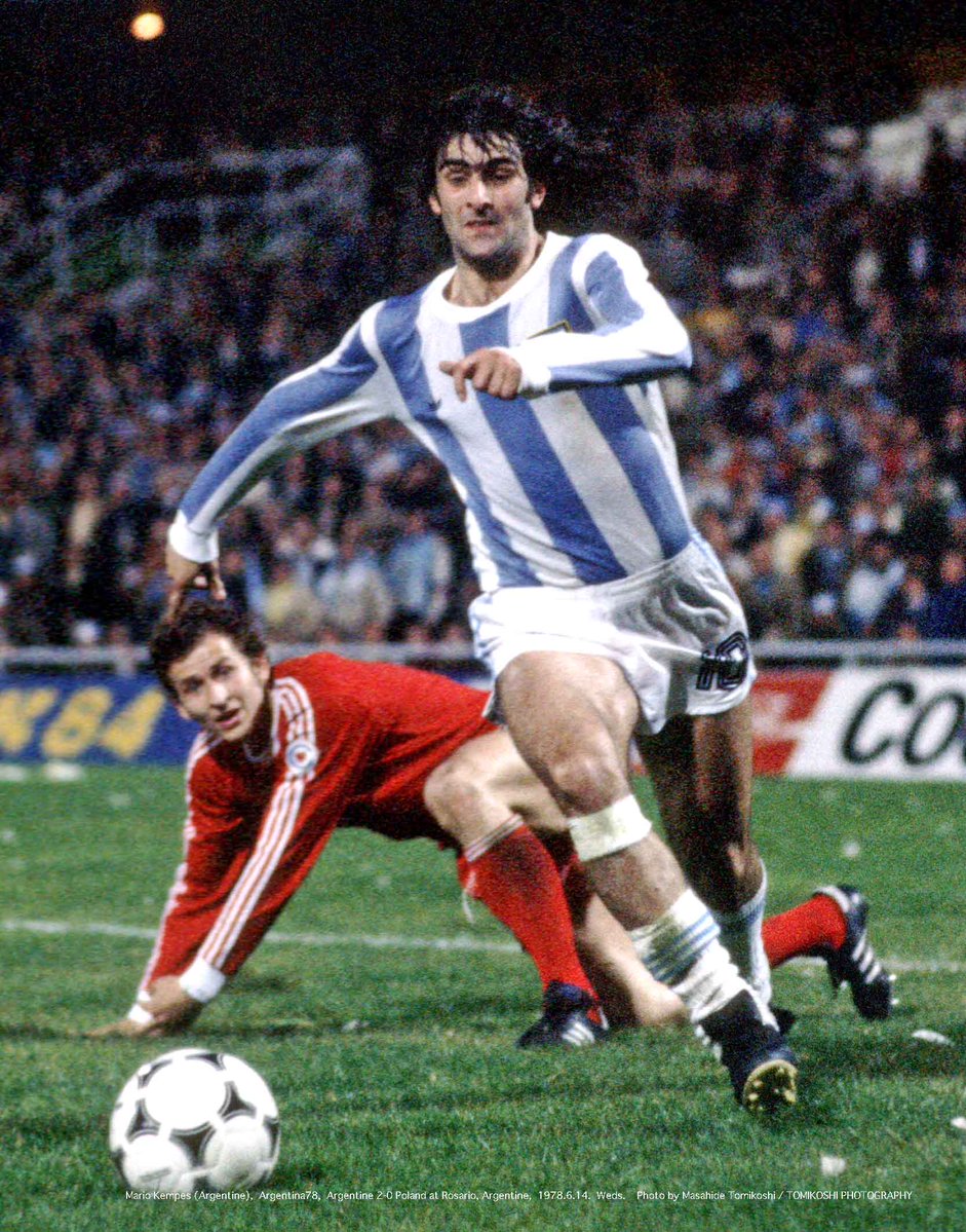 giannivildoza's tweet photo. Se viene Polonia y es imposible no recordar a Mario Alberto Kempes en el mundial 78, que durante un partidazo metió 2 goles y atajó uno. Tremendo. https://t.co/8yPJjfPt7Z