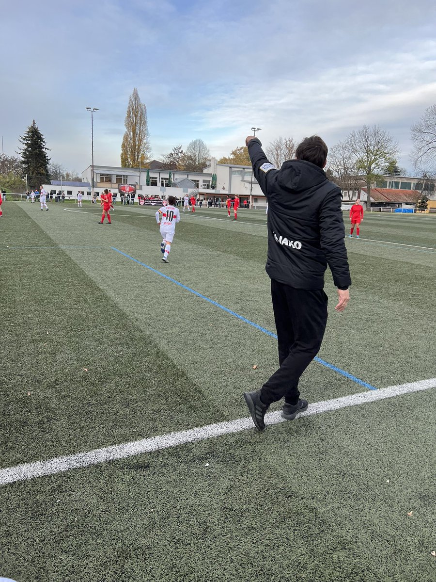 PrimusPete's tweet photo. Spitzenreiter Spitzenreiter hey hey 🥰
#VfBFrauen #VfBStuttgart #Herbstmeister 
Die @VfB_Frauen gewinnen auswärts in meiner Heimatstadt Mannheim gegen den TSV Neckarau mit 2-1. https://t.co/uesgtl7EDu