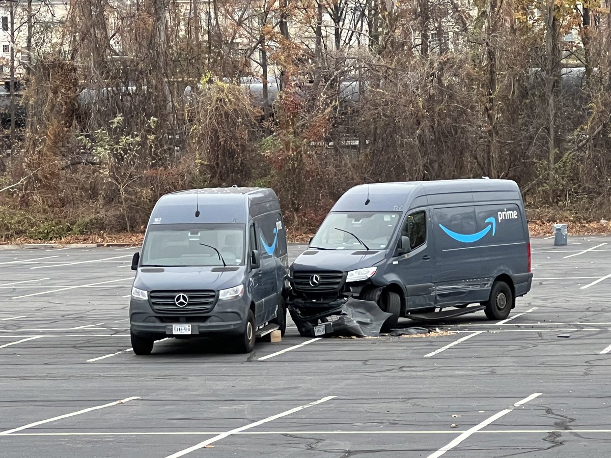 pralldc's tweet photo. Does this mean my @amazon delivery will be late. https://t.co/WW0RWTKNHg