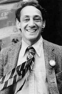 CarlaAntonelli's tweet photo. Un 27 de noviembre de 1978 Harvey Milk, el primer político abiertamente gay de EEUU era asesinado a balazos en su despacho por el odio y la sinrazón; 44 años después discursos de odio se vociferan hasta en las instituciones públicas. Hoy igual que ayer vencerá la tozuda razón. https://t.co/DtxQoPm9Nl