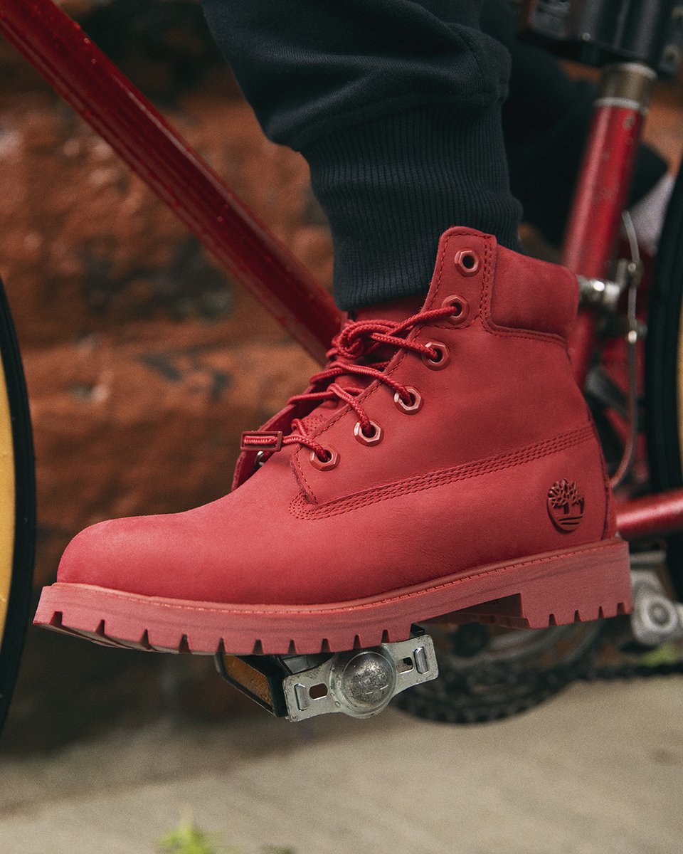 Foot Locker on Twitter "Adding color to a classic 🎨 Grab new colors of