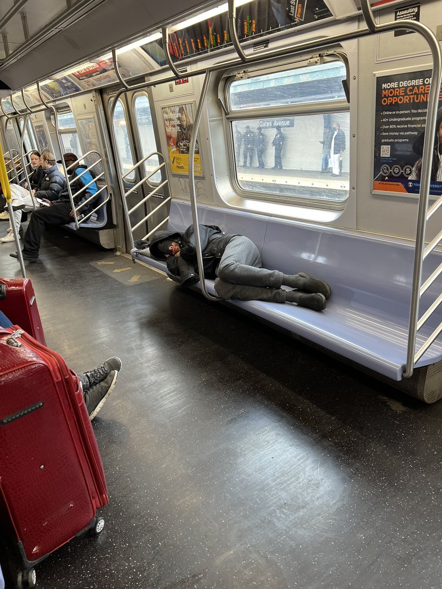 DanaDynamite's tweet photo. J train vibes.. #mta #nyc https://t.co/zAnoI4S9Dk