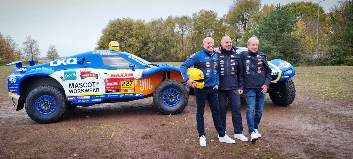 kalerich's tweet photo. @TimCoronel is er klaar voor!! 
@dakar 2023 kan beginnen 1 januari 🛻💨👍👍
#eatmydust #eatmycheese #dakar2023 #SaoediArabië https://t.co/vmwSVi1uAI