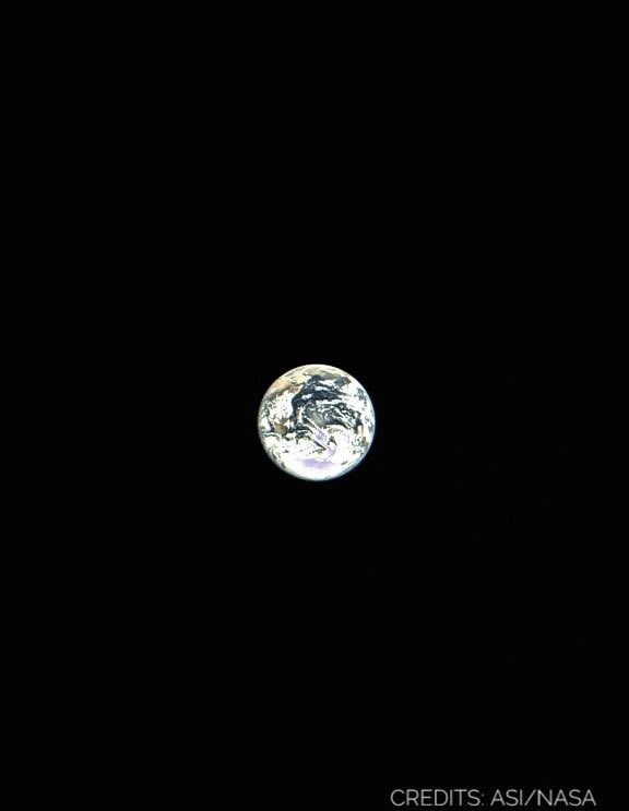 FazzoMetal's tweet photo. ArgoMoon took truly beautiful pictures of our Earth and the Moon in the last ten days but, among all, this is the “wow” one for me, the one that stopped my thoughts for a moment the first time I saw it #ArgoMoon #Artemis https://t.co/ywBSaS2DCE