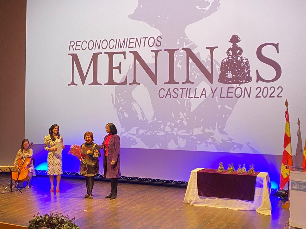 ASIES_ASOC_IGUA's tweet photo. Acto de entrega a #ASIES del reconocimiento #Meninas2022 por la iniciativa Círculo de hombres contra la violencia de género que desarrolla la RED DE MUNICIPIOS DE VALLADOLID: HOMBRES POR LA IGUALDAD formada por 54 corporaciones que desarrollan esta actividad cada 21 de octubre. https://t.co/j19fjnutCu