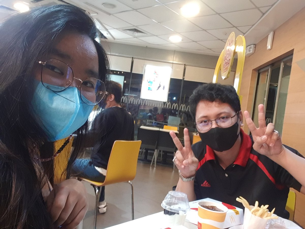 JMRPG05's tweet photo. Basta, masarap kain namin dito sa mcdo. 😁😁😁😁🥰 https://t.co/RSMeh6Bicj