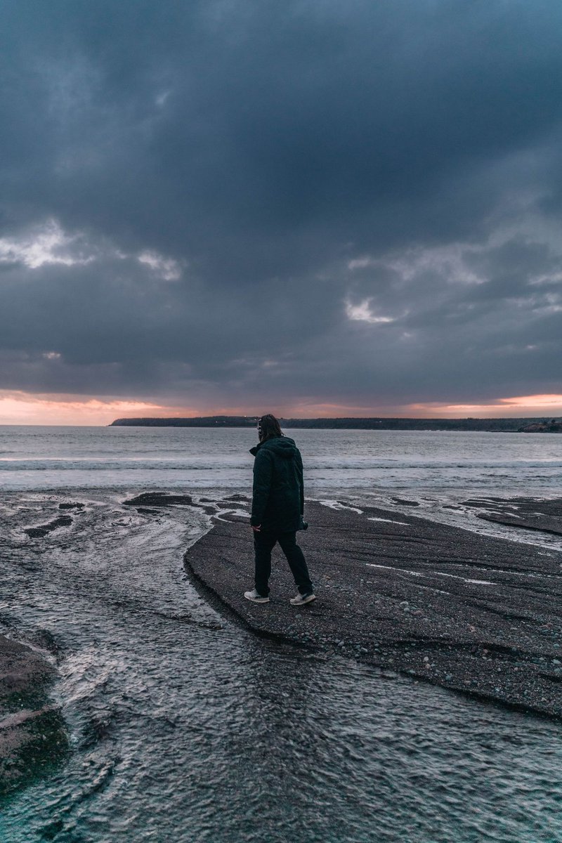 NickMartin121's tweet photo. Long walks on the beach with my photography buddy. #photography #sony #sunset #canada https://t.co/GWxK2Zdp2U