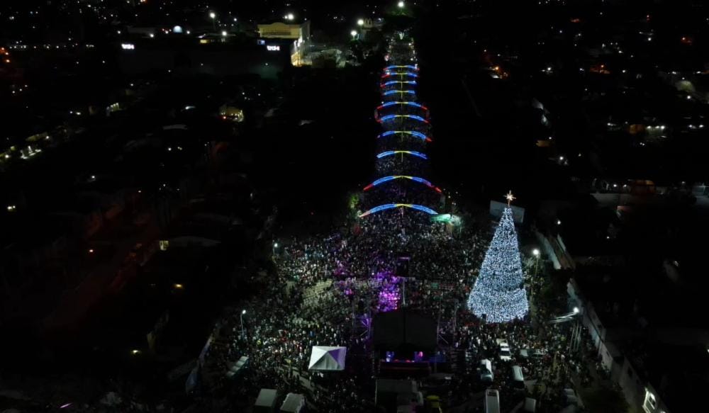¡Gracias pueblo mío! Así de hermosa se ve la entrada de nuestra ciudad.

Gracias Presidente <a href="/NicolasMaduro/">Nicolás Maduro</a> y gracias Gobernadora <a href="/Soykarinacarpio/">Karina Carpio</a> seguimos venciendo, seguimos dándole lo mejor a nuestro pueblo.

#EnNavidadLaVictoriaBrilla <a href="/dcabellor/">Diosdado Cabello R</a> <a href="/GobiernoAragua_/">Gobierno Aragua</a>