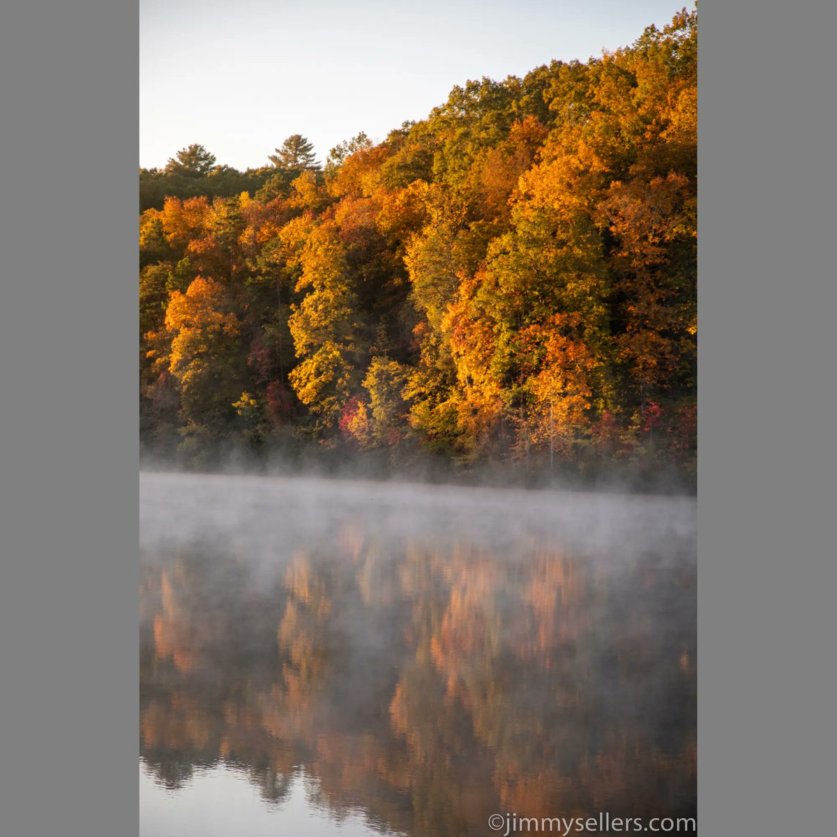 SimmyJellers's tweet photo. I caught the sunrise over a lake in Table Rock Park SC. It was an accident I was here at this exact time. This is why I no longer believe in accidents. It’s all part of a plan, I bet #southcarolina #tablerock #tablerockstatepark #reflectionphotography #storytelleroverland https://t.co/puqEe83OAQ