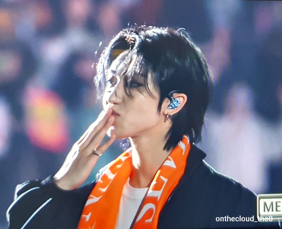 오제발ㅁㅊ세상에서 벅벅기른머리가 제일 잘어울리는 남성 부문 대상 수상