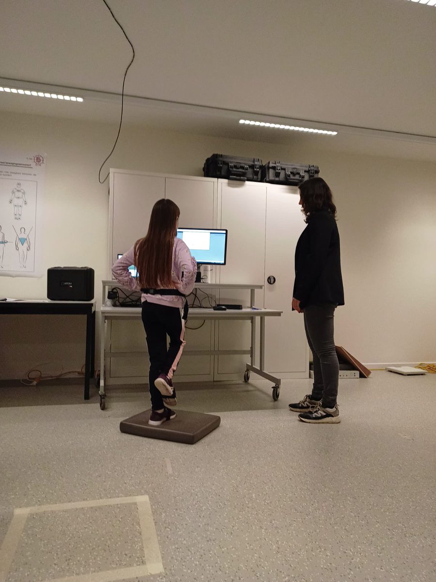 KULeuvenPT's tweet photo. #dagvandewetenschap in Gebouw De Nayer - Onderzoek rond #revalidatie en #beweging in de 👀 via inspirerende workshops! Groot succes bij jong en oud! https://t.co/VZJGzIKr4X