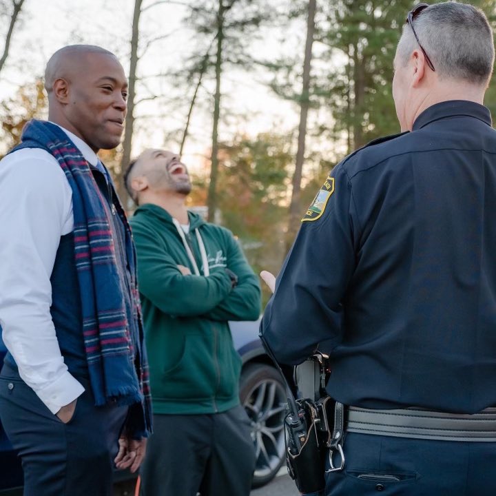 AaronRouseVA's tweet photo. I’m always grateful for the opportunity to serve our community, especially during the holidays. Thank you to everyone who helped make our “Holiday Harvest Turkey Giveaway” a success! 🦃 #utproism #community https://t.co/5cBNaOopq5