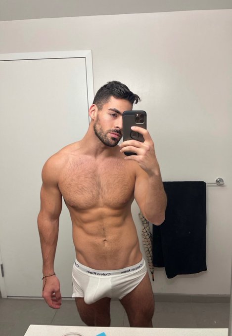 My calvin don&rsquo;t fit 😕 https://t.co/42yyYtSQ8z<a href="/tag/model"class="tags"><span>#model</span></a><a href="/tag/bookcover"class="tags"><span>#bookcover</span></a><a href="/tag/romancebook"class="tags"><span>#romancebook</span></a>