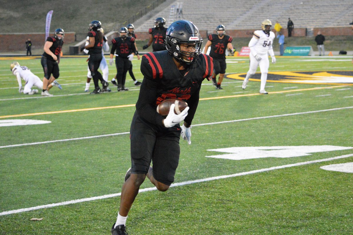 LSNActivities's tweet photo. Action from yesterday's state championship game! @LSNorthFootball  More photos can be viewed here: https://t.co/i9vjILAHM8 https://t.co/ELI9DhUCjs