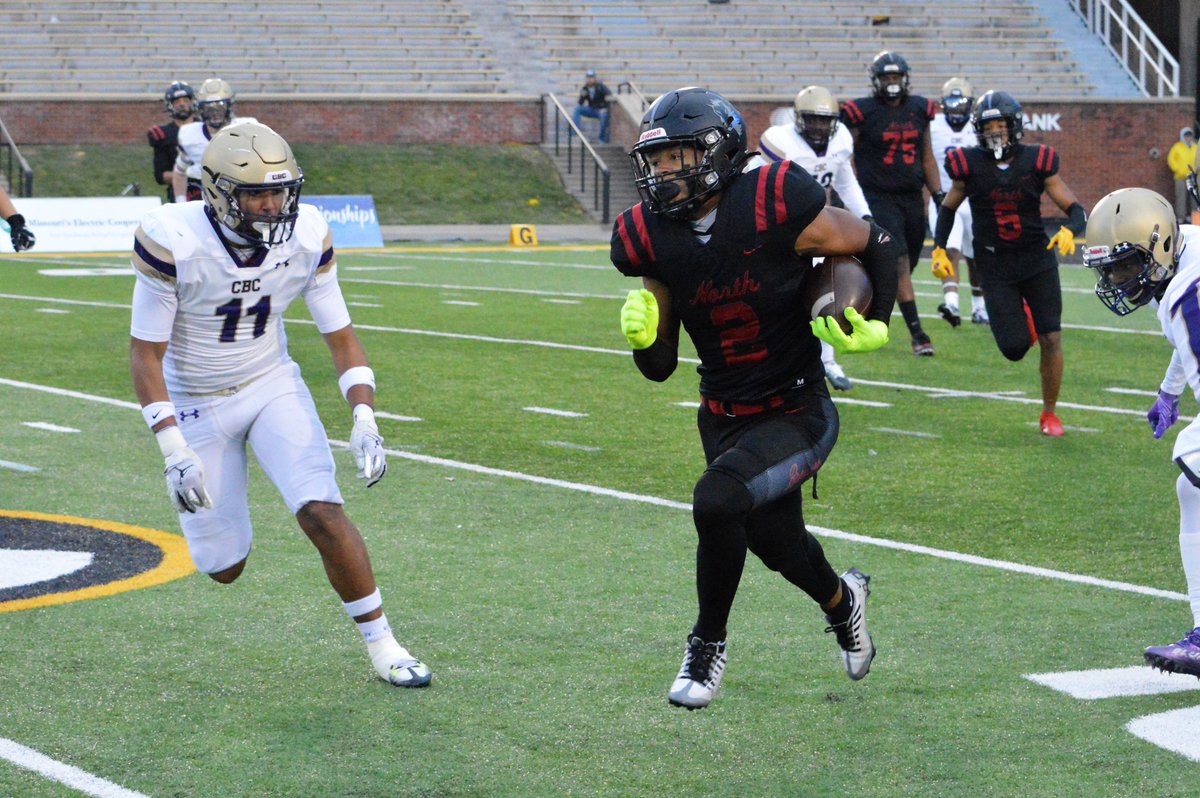 LSNActivities's tweet photo. Action from yesterday's state championship game! @LSNorthFootball  More photos can be viewed here: https://t.co/i9vjILAHM8 https://t.co/ELI9DhUCjs