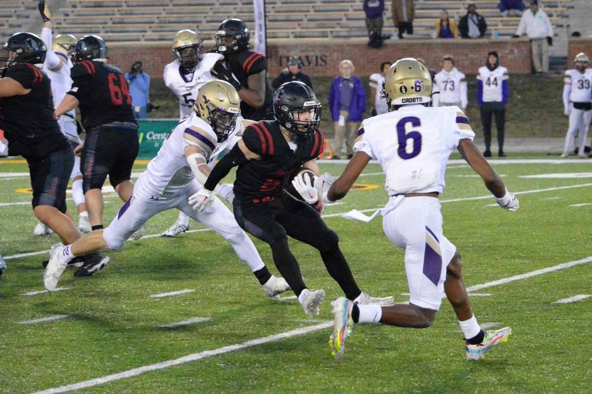 LSNActivities's tweet photo. Action from yesterday's state championship game! @LSNorthFootball  More photos can be viewed here: https://t.co/i9vjILAHM8 https://t.co/ELI9DhUCjs