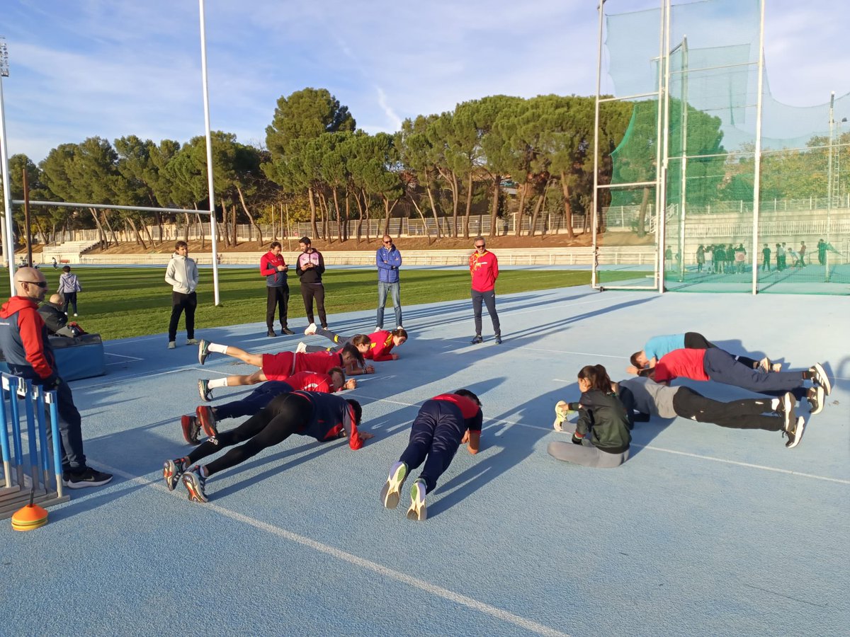 Serrano1965OLY's tweet image. Otro gran día con entrenadores y jóvenes atletas de Castilla La Mancha  en el PNTD de mediofondo y fondo @ClmFa @rfea