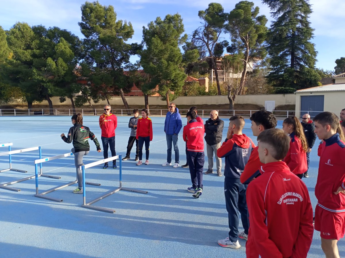 Serrano1965OLY's tweet image. Otro gran día con entrenadores y jóvenes atletas de Castilla La Mancha  en el PNTD de mediofondo y fondo @ClmFa @rfea