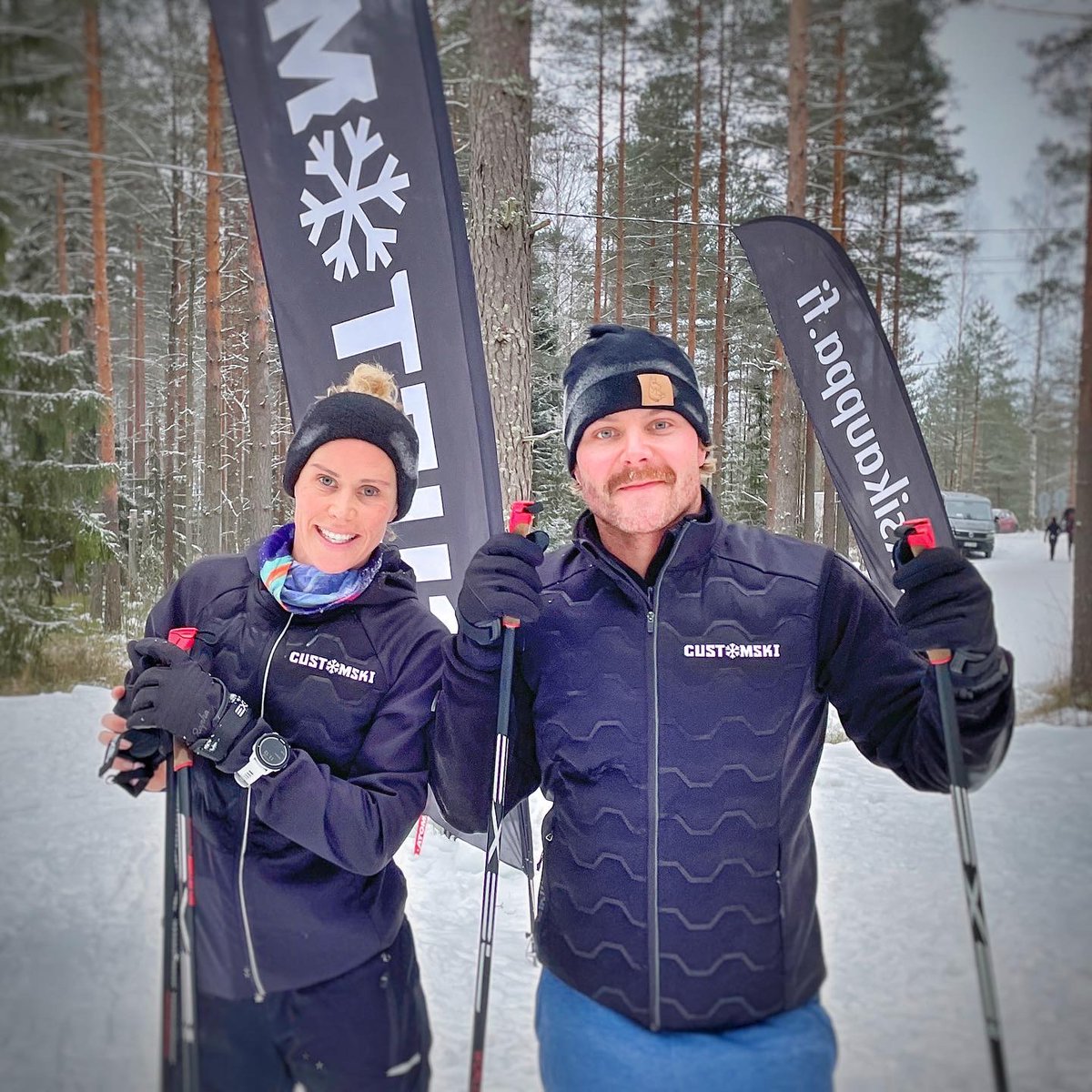 KalleKotiranta's tweet photo. Lahden ensilumenladulla mieluisia vieraita tänään. Kiitos lenkkiseurasta @ValtteriBottas &amp; @tiffanycromwell 
@VisitLahti 
#customski #lahti #hiihto https://t.co/h8j7ybHmev