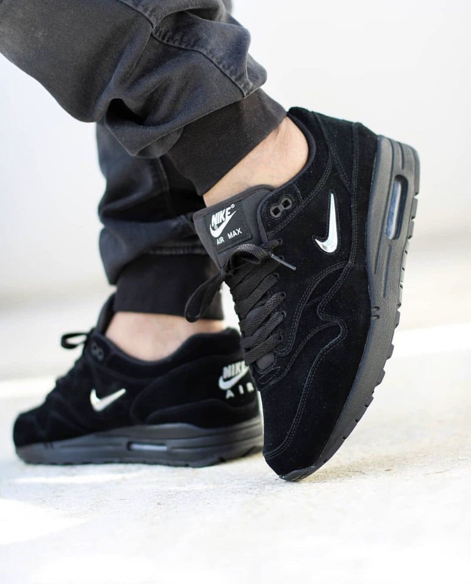 adamdecentral's tweet photo. Nike Air Max 1 https://t.co/dCYG5v9WcY