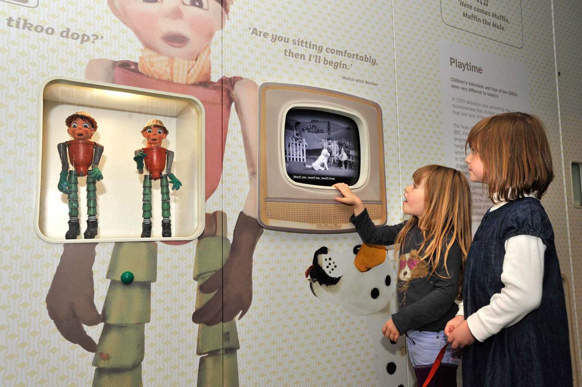 Johnchasephoto's tweet photo. Last chance to see the Museum of London at London Wall this week . Closes December 4th. This is my daughter Rowan and her friend Lois during a visit#museumoflondon,#visitlondon,#billandben,#watchwithmother,#childrensTV,#museumphotography https://t.co/IguJKab5lf