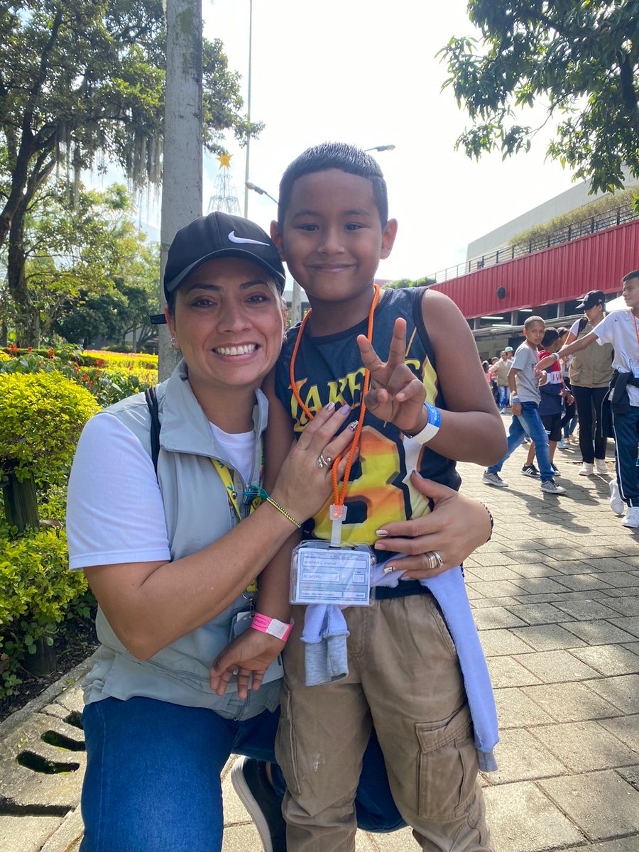 WorldVisionCO's tweet photo. Hoy estamos en #Medellín en los #EncuentrosDeLaEsperanza. Iniciando una jornada de mucha emoción por reencontrarse con sus patrocinadores #UnidosPorLaNiñez #JuntosPorLaNiñez  Sigue este hilo y conoce los mejores momentos 👇 https://t.co/fqqnaLhlV7
