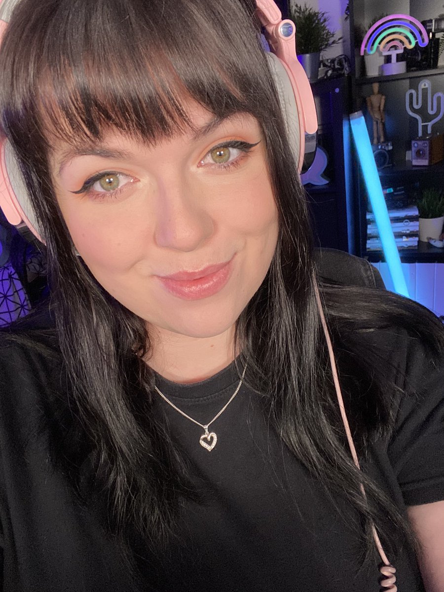 theindigoreaper's tweet photo. 🔴 LIVE ON TWITCH 🔴
https://t.co/MexbUpqyIt 
Playing some DMZ with the boys! #smallstreamer #irishstreamer #Warzone2 #cod #gamergirl https://t.co/gawE92slNt