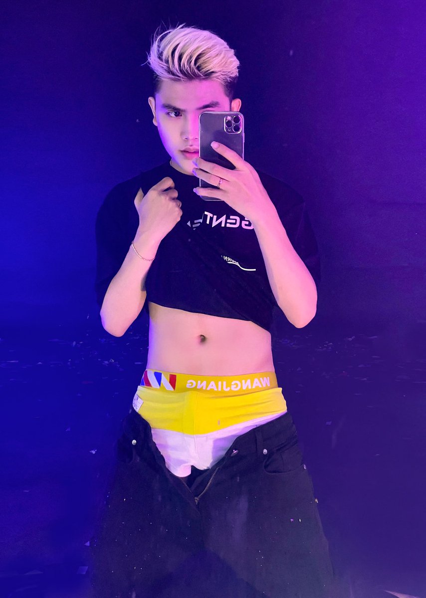 Tuy hơi ốm nhưng ôm thì hơi ấm🙃