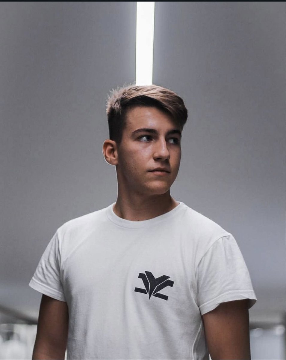 heteroseng4's tweet photo. Le quitamos la ropa a Alex, qué opináis de su culo?🤔
Todo el contenido sin censura aquí👇🏼
https://t.co/rRIdj430C0 https://t.co/rYWb1GMD0t
