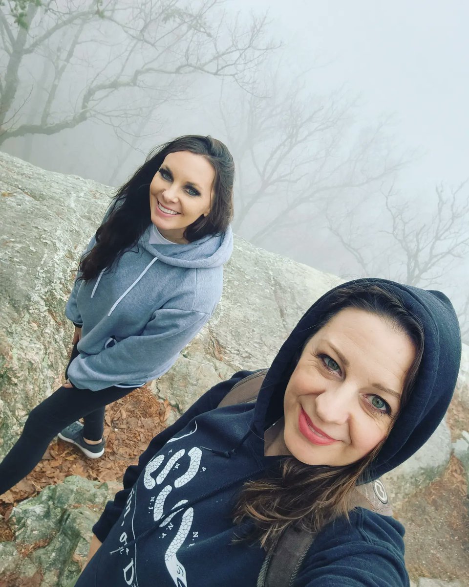 HuntressJessica's tweet photo. Hiking with my sister at Cheaha State Park. ❤️👣❤️
#TheCryptidHuntress #Cheaha #Alabama #Hiking #Bigfoot #BigfootResearch https://t.co/uAmUxfRWxp