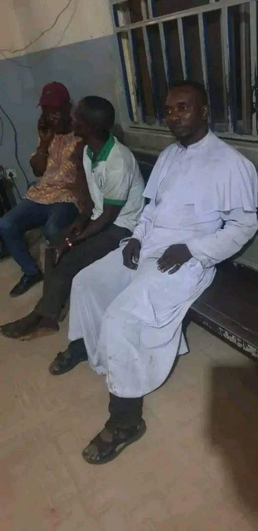 UgonnaMario's tweet photo. GOOD NEWS: 𝐅𝐫 Peter Abang Ochang, a priest of the Catholic Diocese of Ogoja who was abducted between Makurdi and Lafia road has been released.
To the glory of God we thank you all for your kind words of prayers and sacrifices.
God bless you all
-Augustine Mario https://t.co/FYpQHV0nPq