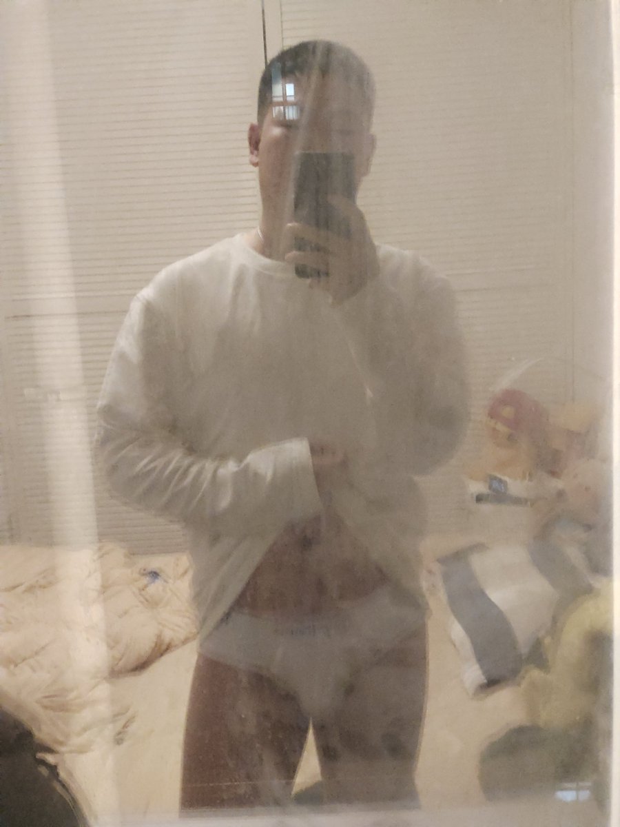 xiaokaoladd's tweet photo. 模糊的感觉我好像没那么胖，想被爱，喜欢的人都不喜欢我😣 https://t.co/oAwpbIiIDq