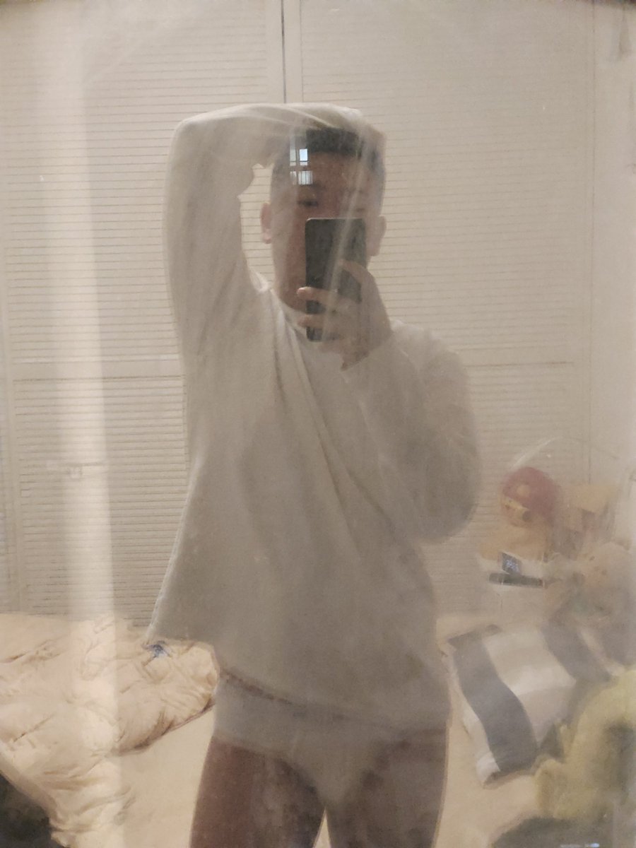 xiaokaoladd's tweet photo. 模糊的感觉我好像没那么胖，想被爱，喜欢的人都不喜欢我😣 https://t.co/oAwpbIiIDq
