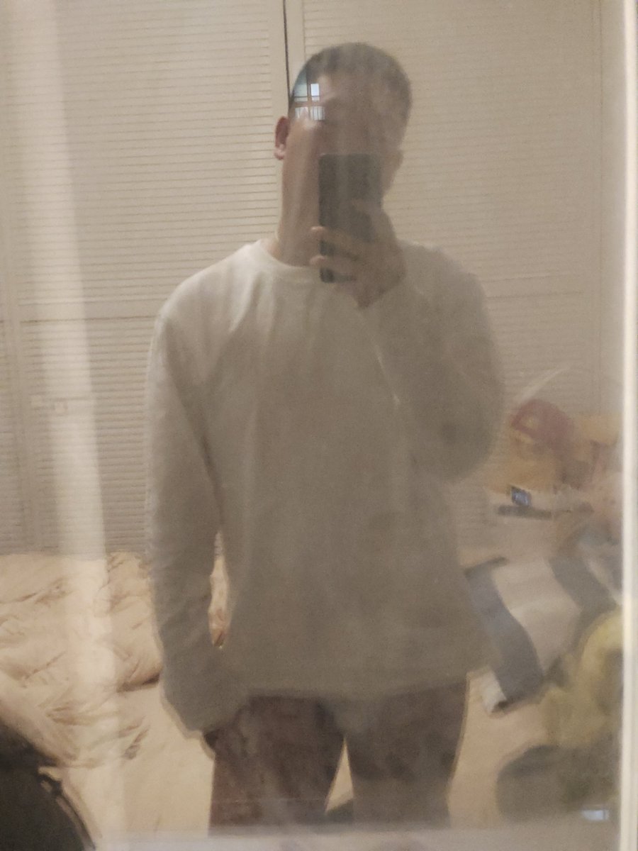 xiaokaoladd's tweet photo. 模糊的感觉我好像没那么胖，想被爱，喜欢的人都不喜欢我😣 https://t.co/oAwpbIiIDq