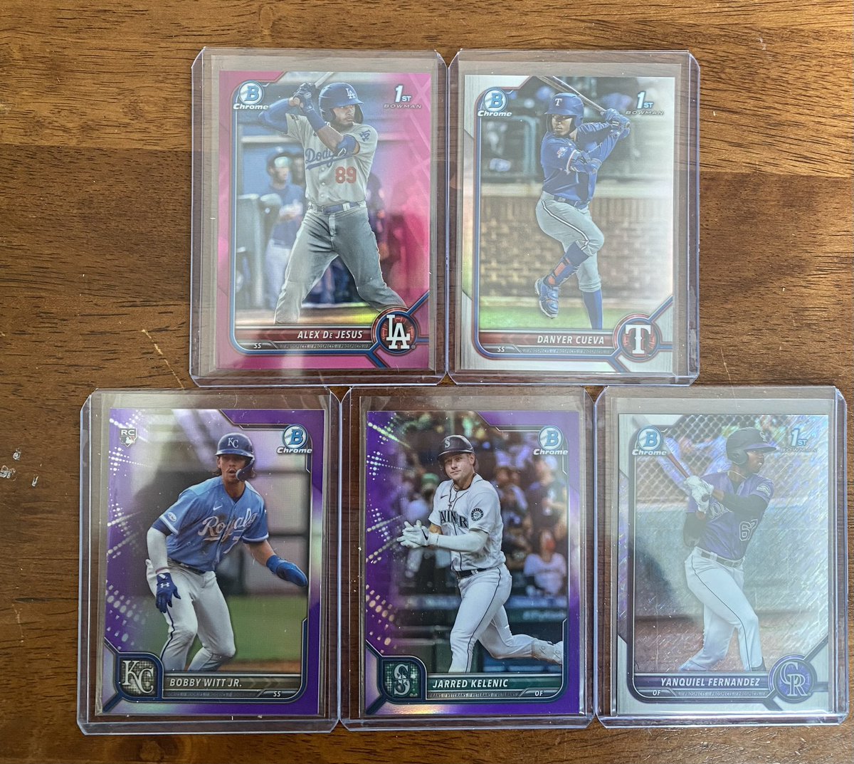 MikeStein23's tweet photo. I just opened my @blezsportscards Bowman Chrome hobby box. Nice color but notice anything missing? #noautos. How does this happen in both boxes @Topps ? https://t.co/QFzgcqGQe6