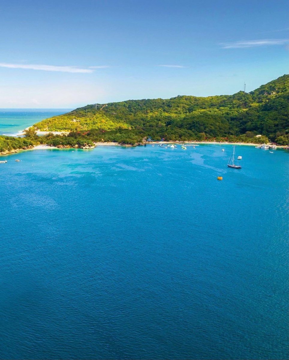 palmistour's tweet photo. The Caribbean vibe. Very sweet, moderate temparature, healthy food. Wow, Haiti has too many secrets for a destination... Every day you find a different atmosphere.
Labadee, Cap-Haitien, Haiti.
📸: @royalcaribbeanlatam 
#plongé #haiti #haititourisme #labadee #palmistour #tourism https://t.co/ZtOAg5gcTB