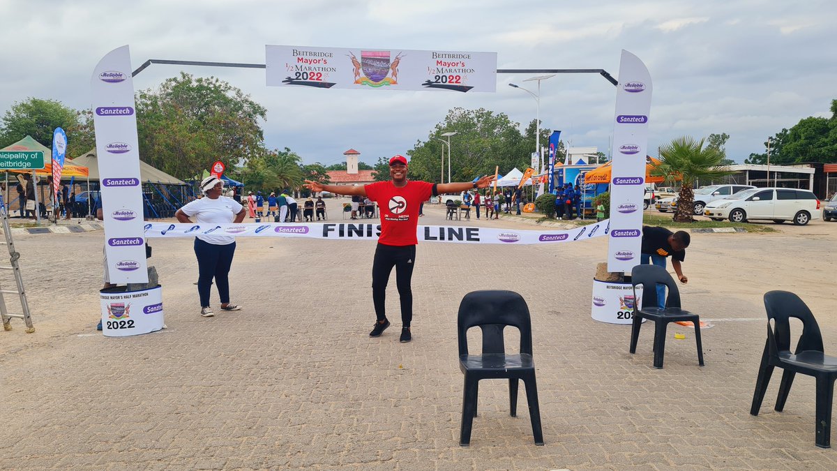 LloydMungoni's tweet photo. 26/11/2022
Municipality of Beitbridge 
Beitbridge Mayors Half Marathon 2022
Theme: Beitbridge My Home, My Smart City, Running Against litter.

Thank you all sponsors for making this marathon a success.

The Edutainer OnSet🎙

#YourMC #InternationalMC #MasterPlayer #advertising https://t.co/xel4JRru9m