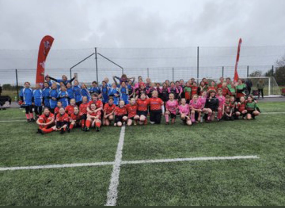 dragonsdunvant's tweet photo. What a day! U12s at Finals’ Day and our U11s, U9s &amp; U7s welcomed @StradeySospans @NeathPanthers @WestSwanseahawk to Dunvant for some final games before the winter break. Some fantastic rugby on show from all! @DunvantRFC @sarahjonesyx 💚❤️🏉 https://t.co/JU6AwYDo5m