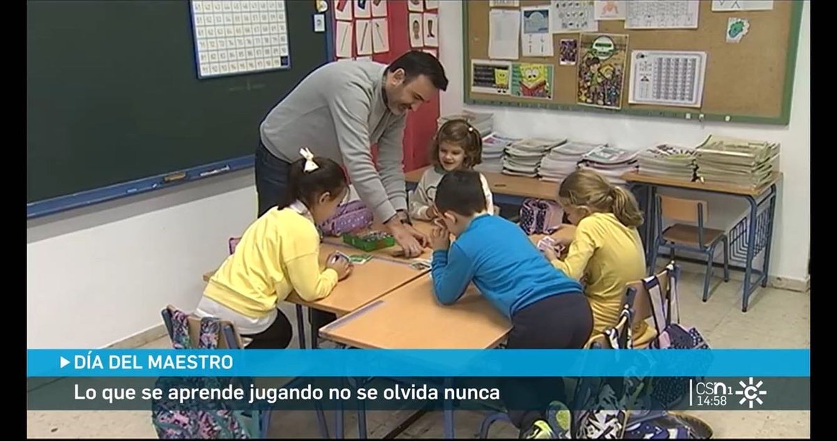 manuparadas's tweet photo. Muchas gracias por elegirme como representante en el #diadelmaestro y dar visibilidad en las noticias.
Sin el compromiso de los #docentes no habría #educación
@canalsur
#aprendizajebasadoenjuegos #ClassGames #elmaestromanu
#juegosdemesa https://t.co/5lqoFKTmuA