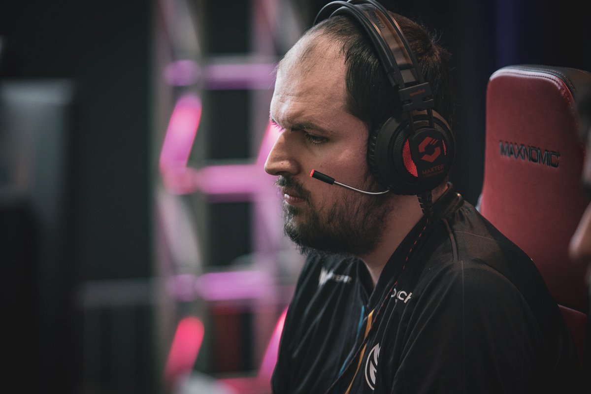 PCS_Original's tweet photo. 🔴| #ESGSPORTSTARCUP |⚫

🏆C'est la dernière game de cette grande finale #TFT !

Après les TOP 1 de @TartemanTFT @Voltariuxwow @PasDeBolTFT et @ArmaTruc, qui sortira vainqueur ?

➡️Suivi : https://t.co/NVZ1M0Wrrd
➡️Cast : @ImSoFresh_K et @TheoDokhy sur https://t.co/Znmwp2QEe1 https://t.co/VEgo94AlWK