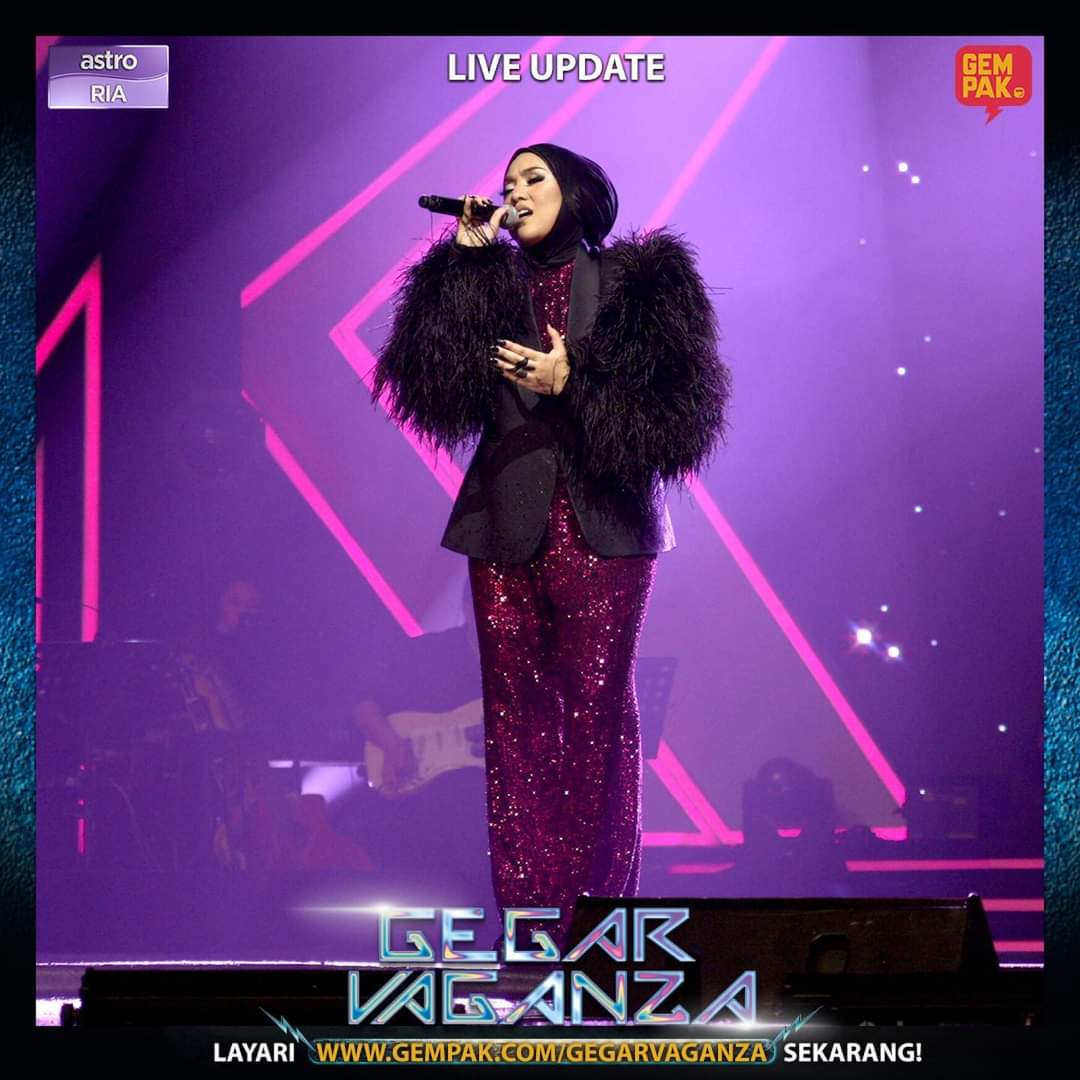 idzuan89's tweet photo. Good job @Shilaamzah  sangat professional, walaupun tiba² ada ear infection, tonsil, dia terus berusaha keras berikan persembahan terbaik untuk para peminat dia. Dia tak putus asa. Persembahan sampai  akhirnya
#tolegittoquit
#partysampaipagi
#GegarVaganza2022 https://t.co/WzmyKdQuUL