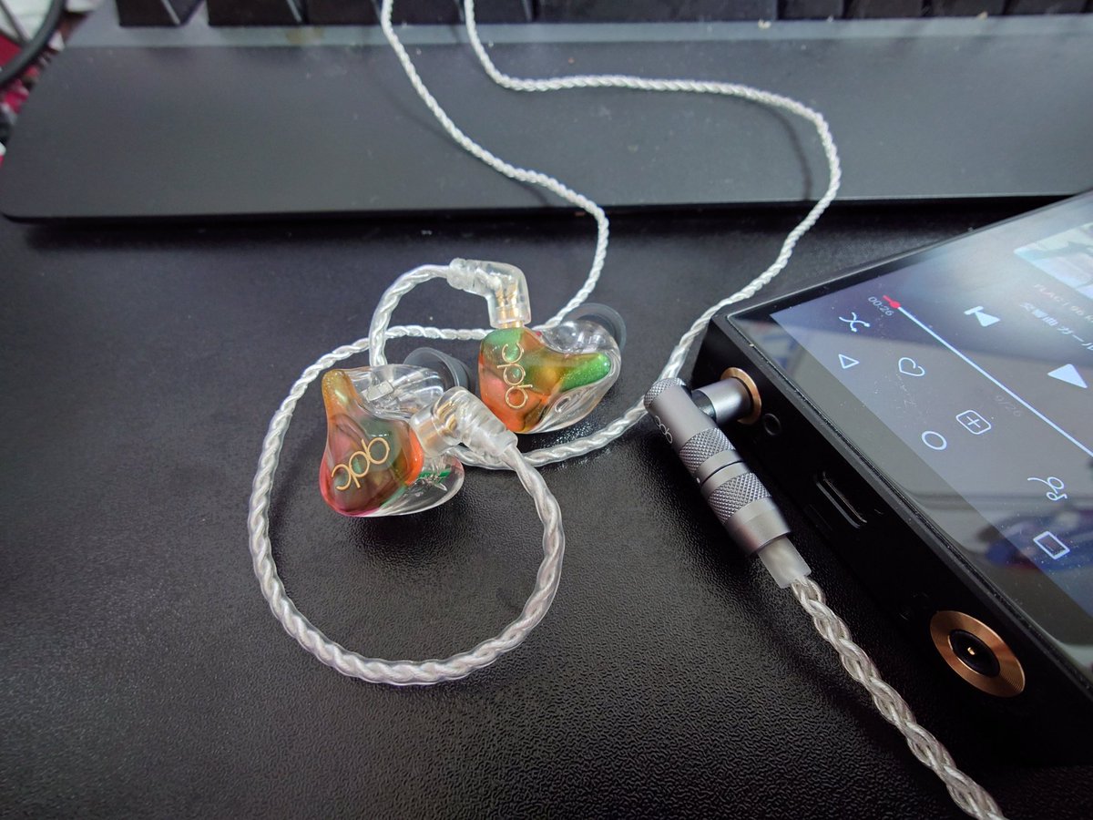 komakimako's tweet photo. そんでもってqdc Dmagic Soloを買ってホントにやりたかった事がコレ。qdc 3SH SEのリケーブル。正直、イヤホン本体よりもケーブルのが欲しかった!いや、これよ、これ。qdc様、何卒、このケーブルだけでも売ってくれないかなー #qdc #DmagicSolo #3SH https://t.co/7DCX14XZPQ